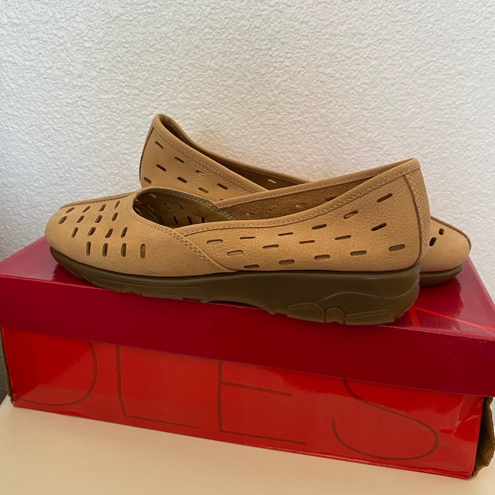 Aerosoles Utmost Light Tan Slip-on Loafer 5.5